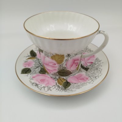 купить Кофейная пара с цветочным декором, форма "Волна", автор формы Э.М. Криммер, фарфор, деколь с подрисовкой, Императорский фарфоровый завод (ИФЗ), Российская Федерация, 1990-2010 гг.