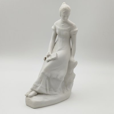 купить Статуэтка "Татьяна Ларина", скульптор Цепелев М. И., бисквит, Дмитровский фарфоровый завод (ДФЗ Вербилки), СССР, 1954-1965 гг.