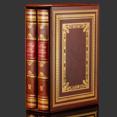 купить Книга в кожаном переплете "История малой России" в 2-х томах, репринтное издание, бумага, кожаный переплет, тиснение, золочение, обрез с принтом и золочением, в кожаном футляре и бархатной подарочной упаковке, Российская Федерация, 2025 г.