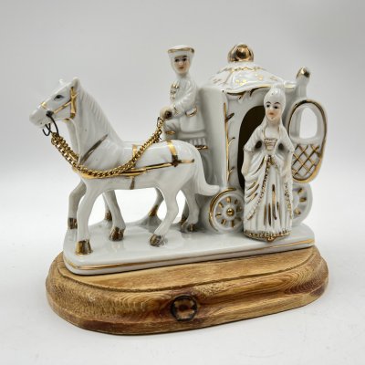 купить Статуэтка "Экипаж" ("Карета"), фарфор, роспись, золочение, Азия, 1990-2010 гг.