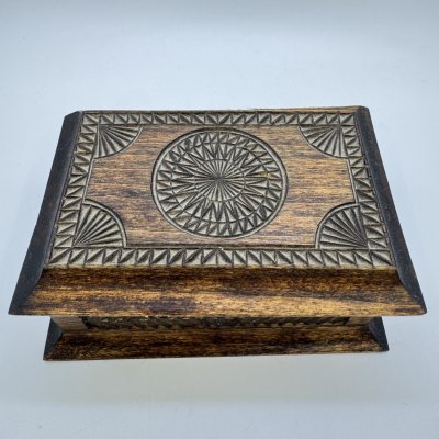 купить Шкатулка с геометрическим декором, дерево, резьба, СССР, 1970-1990 гг.