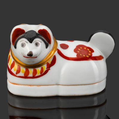 купить [Оберег, подарок роженицам и младенцам] Шкатулка-статуэтка "Собака Ину Харико (Inu Hariko, 犬張子)", подпись на дне "一貫", фарфор, роспись, золочение, Япония, 1940-1980 гг.