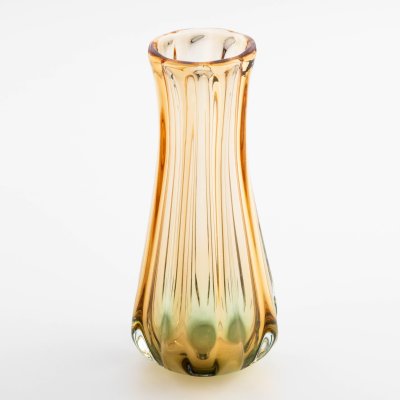 Купить Ваза для цветов с фигурным туловом, стекло, гутная техника, Чехия, 1980-1990 гг.