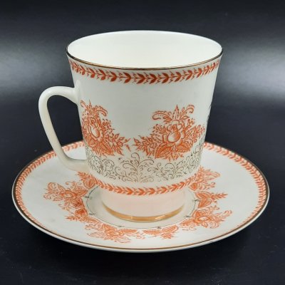 купить Пара кофейная "8 марта" с растительным декором, фарфор, деколь, золочение, Ленинградский фарфоровый завод (ЛФЗ), СССР, 1970-1992 гг.