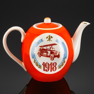 купить Чайник доливной "1918-1988 КАМАЗ", фарфор, крытье деколь, Дмитровский фарфоровый завод (ДФЗ Вербилки), СССР, 1988 г.