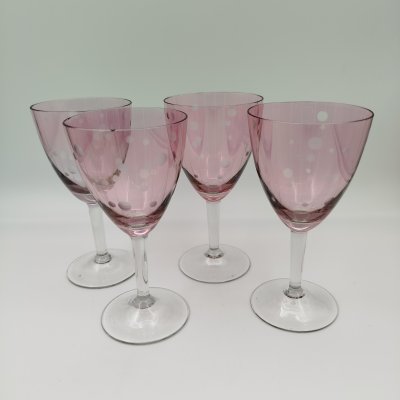 купить Набор из четырех бокалов с декором в горошек и с вертикальными полосами, цветное стекло, алмазная грань, СССР, 1960-1990 гг.