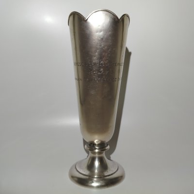 купить Кубок за участие в соревновании по верховой езде с надписью "Békésgyulai lovasmérkоzés 1924 IX 7-8 Nagyajtai Csiki Ferencz Dr. Dija", металл, Венгрия, 1924 г.