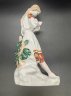 Купить Статуэтка "Любит-не-любит" (Гадание на ромашке), скульптор О.Л. Жникруп, фарфор, роспись, Полонский завод художественной керамики (Полонное ЗХК), СССР, 1973-1991 гг.
