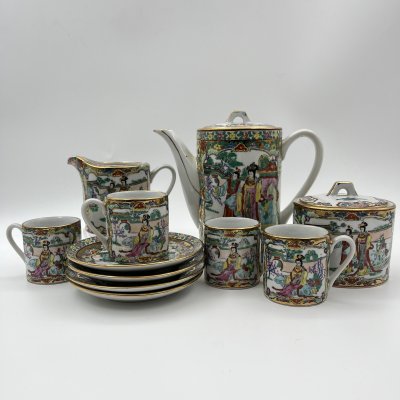 купить Кофейный сервиз в стиле шинуазри "Прогулка китайских красавиц в саду" на 4 персоны (11 предметов), фарфор, деколь, роспись эмалевыми красками, золочение, Китай, 1960-1980 гг.