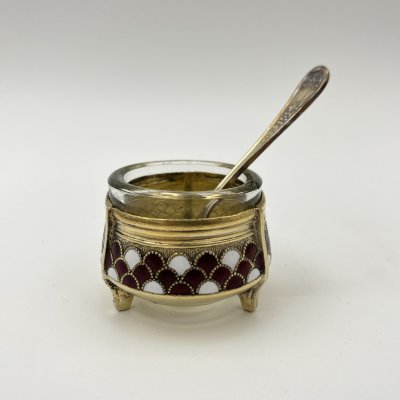 купить Солонка с декором в виде чешуи и ложечкой, мельхиор (медь-никель), эмали, стекло, Мстерская художественная фабрика «Ювелир», СССР, 1970-1990 гг.