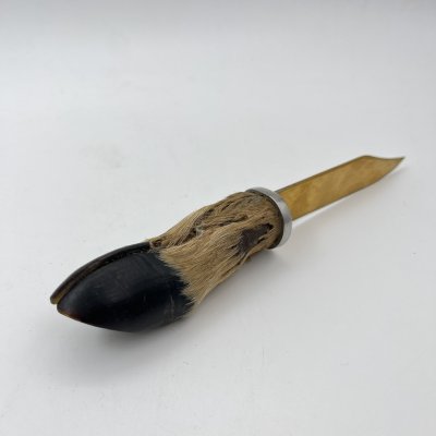 купить Нож столовый (для охотника) с декоративной рукояткой, металл, (рукояти из кистевой части ног косуль), Европа, 1990-2000 гг.