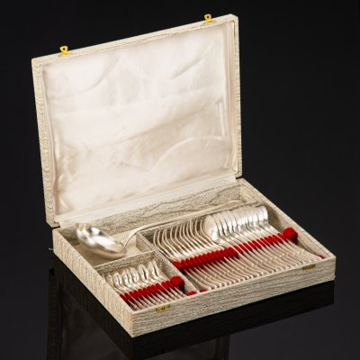 купить Набор столовых приборов на 12 персон (37 предметов) в оригинальной коробке, латунь, серебрение, Западная Европа, 1950-1970 гг.