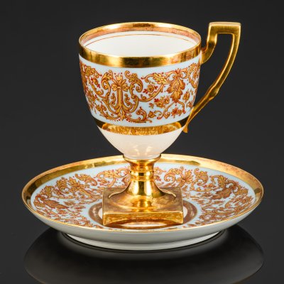 купить Чайно-кофейная пара на высокой ножке в стиле ампир, декорированная растительной гирляндой, мануфактура Jean Pouyat Limoges (J.P.L. France), фарфор, деколь, золочение, Limoges, Франция, 1891-1932 гг.