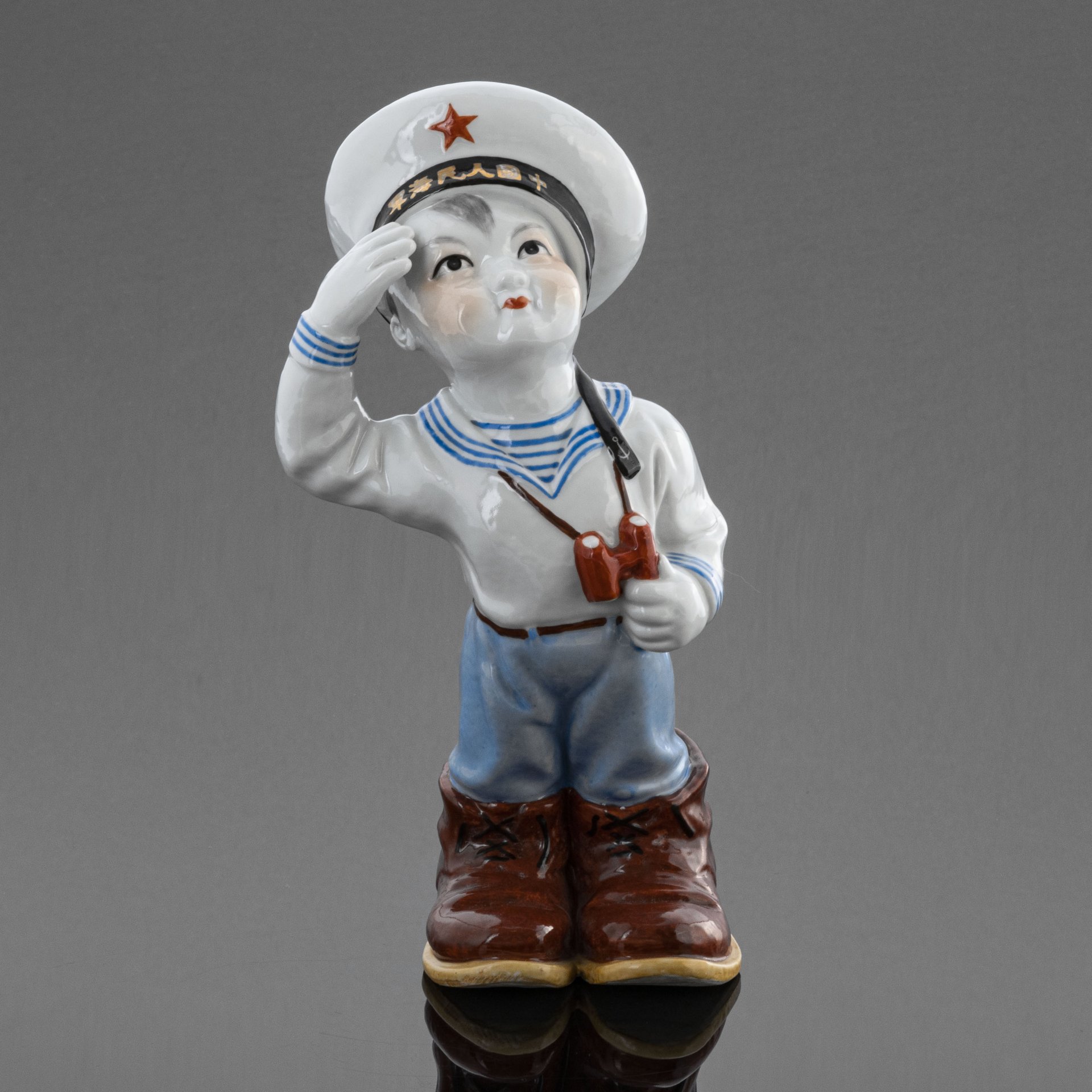 Статуэтка "Юный моряк", фарфор, роспись, золочение, Китай, 1950-1960 гг ...