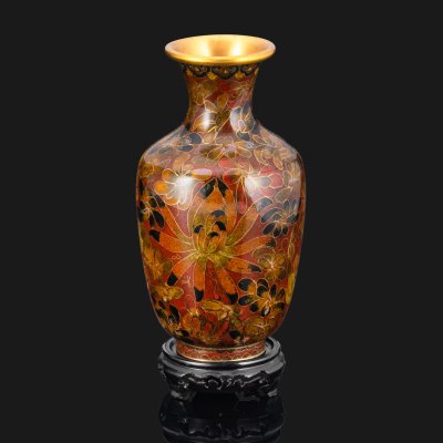 купить [Редкая расцветка] Ваза с цветочным орнаментом на тулове в коричневых оттенках на подставке, Пекинский эмалевый завод (北京珐琅厂), Пекинская эмаль (JingFa, 京 珐), латунь, клуазоне (перегородчатая эмаль), композитный материал, Китай, 1960-1980 гг.