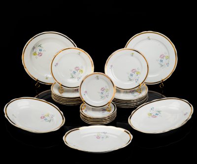 купить Сервиз столовый на 7 персон, украшенный цветочным декором (26 предметов), фарфор, деколь, золочение, Porzellanfabrik Kalk (KPE), Германия, 1950-1973 гг.