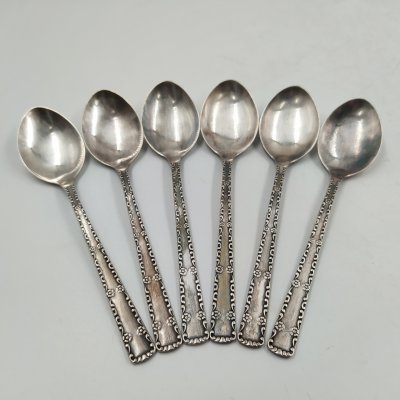 купить Набор из шести чайных ложек с орнаментальным декором, мНЦ (медь-никель-цинк), Таллинский ювелирный завод, СССР, 1970-1990 гг.