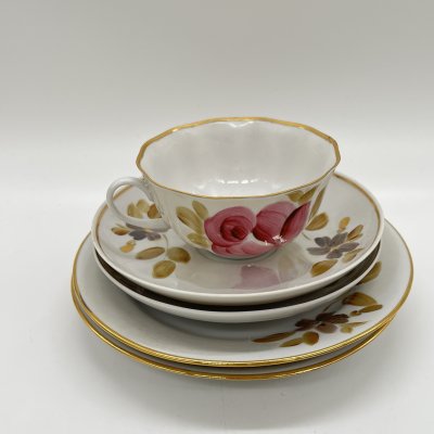 купить Набор из чайного трио и двух тарелок (десертная, пирожковая) с расписным цветочным декором, фарфор, роспись, люстр, золочение, Дулевский фарфоровый завод (Дулёво), СССР, 1989 г.