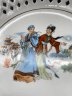 Купить Блюдо сервировочное (сухарница) с прорезным бортом, украшенное изображением пары, фарфор, деколь, золочение, Китай, 1970-1990 гг.