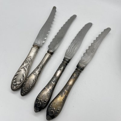 купить Набор из 4 ножей с волнистым лезвием (для сыра и хлеба) "Пламя" (подбор), мНЦ (медь-никель-цинк), СССР, 1970-1990 гг.