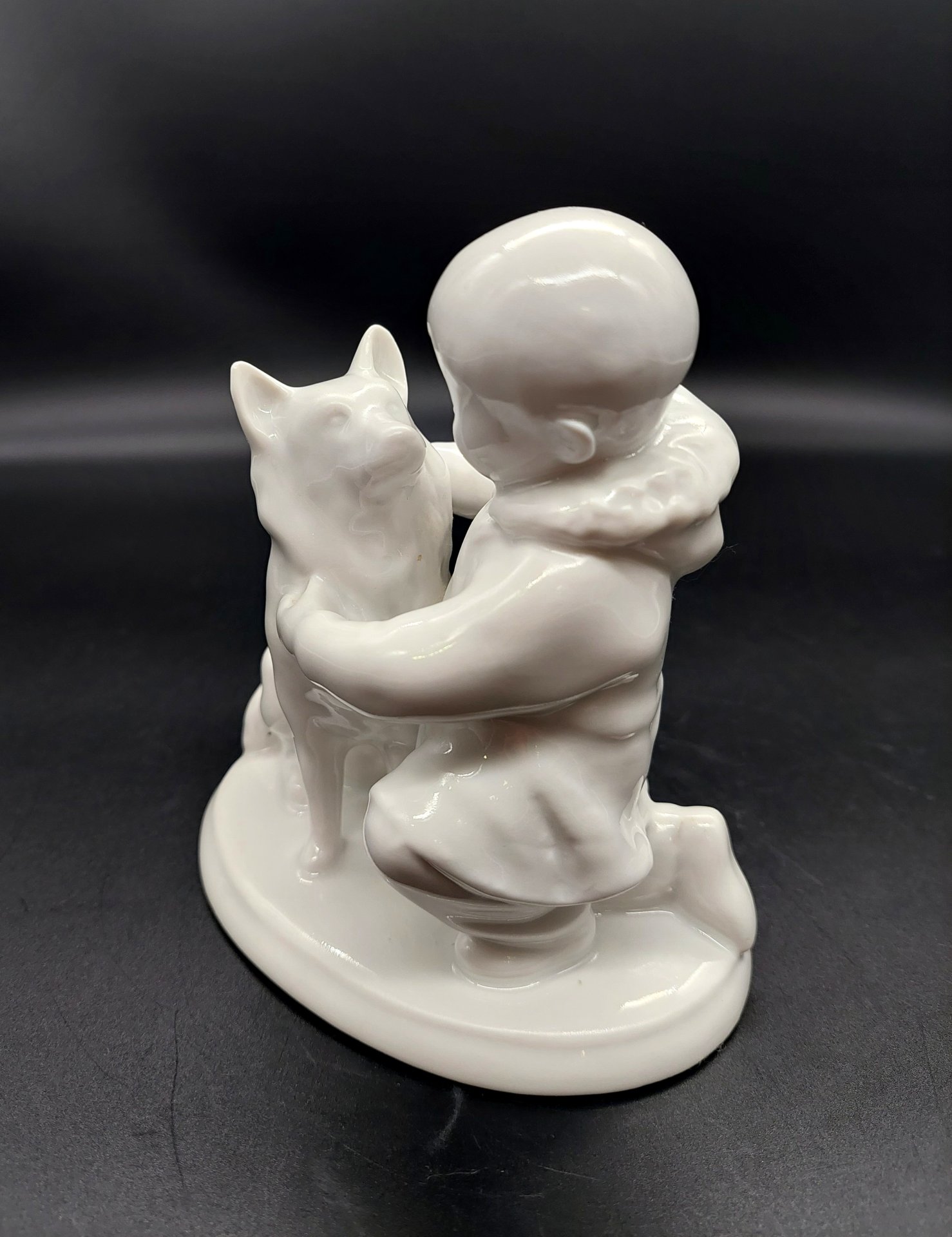 Статуэтка "Мальчик-якут с собакой", скульптор С.Б. Велихова, фарфор ...