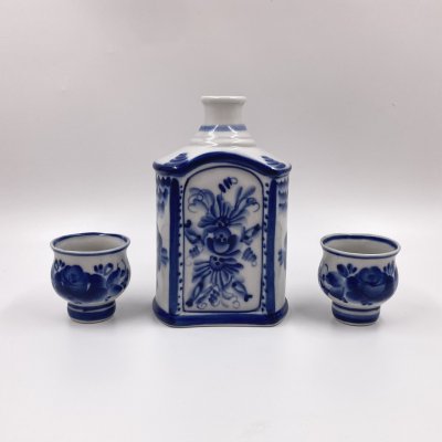 купить Набор из штофа и двух стопок с флоральным декором, фарфор, роспись, Российская Федерация, 1990-2010 гг.