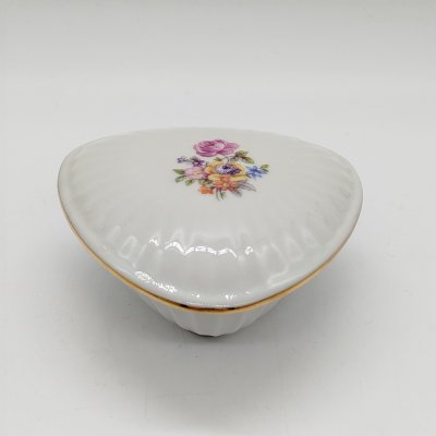 купить Шкатулка треугольной формы с цветочным декором, фарфор, деколь, золочение, Wagner & Apel, ГДР, 1951-1974 гг.
