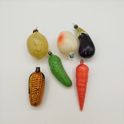 купить Набор из шести елочных игрушек в форме овощей и фруктов, стекло, металл, СССР, 1950-1980 гг.