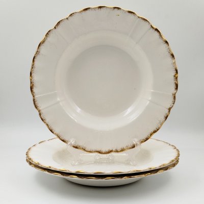 купить Набор из трех тарелок с фигурным бортом и золотистой каймой, фаянс, золочение, Sarreguemines (Саргемин), Франция, 1920-1940 гг.