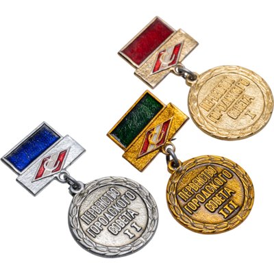 купить Комплект 3-х призовых знаков соревнований первенства городского совета ДСО "Спартак", алюминий, краска, булавка. СССР, ФСС (г. Москва), 1980-е гг.