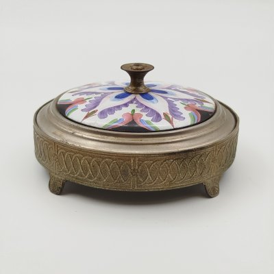 купить Пудреница настольная с крышкой, украшенной растительным декором, металл, эмаль, роспись, Ленэмальер (Ленинградский эмальер), СССР, 1950-1970 гг.