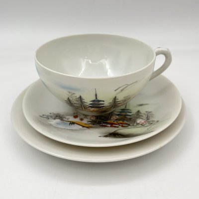 купить Трио чайное с пейзажным декором и изображением гейши на дне чашки (литофания), фарфор, роспись, Япония, 1920-1960 гг.