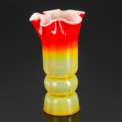 купить Ваза "Костер" с волнистым бортом, автор Кучинская Людмила Александровна, цветное стекло, гутная техника, Стекольный завод «Красный май», СССР, 1960-1980 гг.