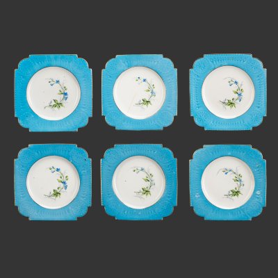 купить Набор из шести десертных тарелок квадратной формы, с изображением незабудок, фарфор, крытье, роспись, золочение, Фарфоровая фабрика Гарднера, Российская империя, 1870-1890 гг.