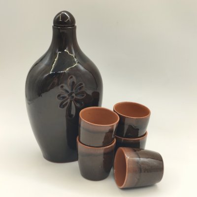 купить Набор из штофа лаконичной формы с рельефным декором и 5-ти стопок, керамика, глазурь, СССР, 1970-1990 гг.