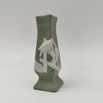 купить Вазочка миниатюрная с изображением птиц, бисквит, крытье, Дмитровский фарфоровый завод (ДФЗ Вербилки), СССР, 1920-1930 гг.