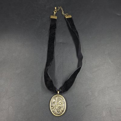 купить Медальон с цветочным декором, латунь, ткань, Европа, 1960-1980 гг.