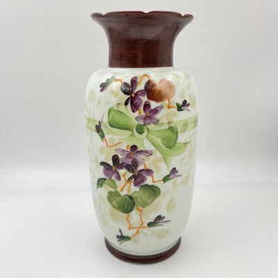 купить Ваза с фестончатым краем, украшенная цветочным декором, стекло, молочное, свечение в УФ лучах, роспись, Западная Европа, 1900-1920 гг.