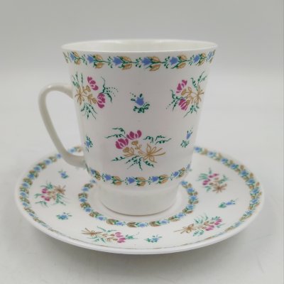 купить Пара кофейная с цветочным декором, форма "Майская", автор формы Э.М. Криммер, фарфор, деколь, Ленинградский фарфоровый завод (ЛФЗ), СССР, 1970-1992 гг.