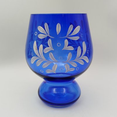 купить Ваза кобальтового оттенка с растительным декором, цветное стекло, роспись, СССР, 1960-1980 гг.