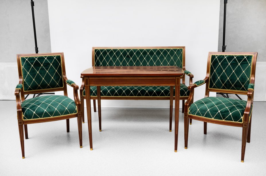 Купить Гостиный гарнитур в стиле "Жакоб", дерево, красное дерево, латунь, текстиль, тесьма, тонировка, Европа, 1900-1910 гг.