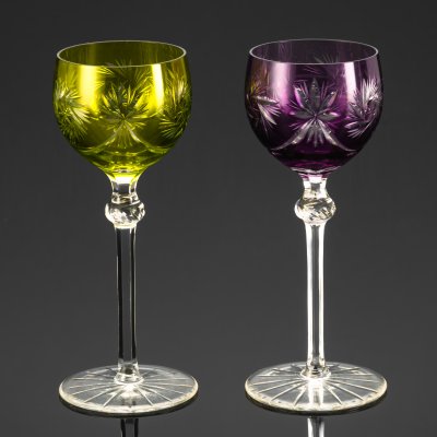 купить Набор из 2-х фужеров (бокалов) аметистового и зеленого оттенков с геометрическим резным декором, хрусталь, алмазная грань, Чехословакия, 1970-1990 гг.