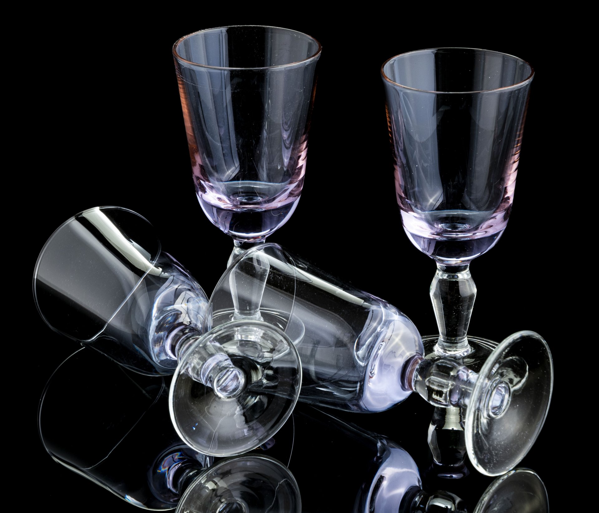 4 рюмки. Jogo jarra 1,2l набор кувшин и 6 стаканов 04. 4 рюмки. Рюмка цветное стекло чехословакия. Много рюмок цветные.