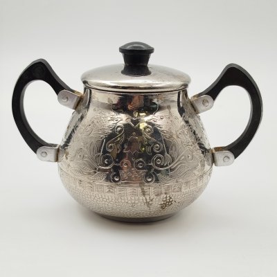 купить Сахарница с рельефным цветочным декором, Калининградский машиностроительный завод, металл, пластмасса, литье, гравировка, СССР, 1970-1990 гг.