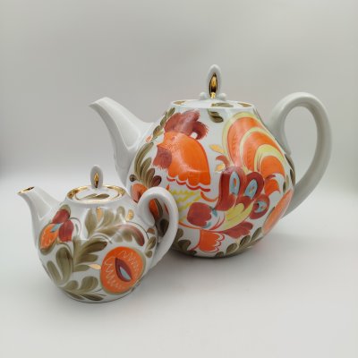 Купить Набор из доливного и заварочного чайников, украшенных петухом и цветочным декором, фарфор, роспись, золочение, Городницкий фарфоровый завод, СССР, 1970-1991 гг.