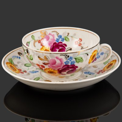 купить Пара чайная с двусторонним расписным цветочным декором в русском стиле, фарфор, роспись, золочение, Фарфоровый завод «Пролетарий» (Бронница, Мста), СССР, 1953-1958 гг.