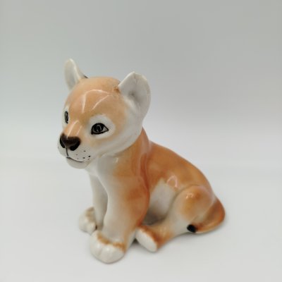 купить Статуэтка "Львенок сидящий", скульптор Воробьев Б.Я., фарфор, роспись, Ленинградский фарфоровый завод (ЛФЗ), СССР, 1970-1990 гг.