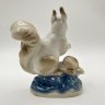 Купить Статуэтка "Белка",  скульптор Н. И. Бессарабова, фарфор, роспись, золочение, Турыгинский фарфоровый завод артели «Художественная керамика» (Гжель), СССР, 1950-1960 гг.