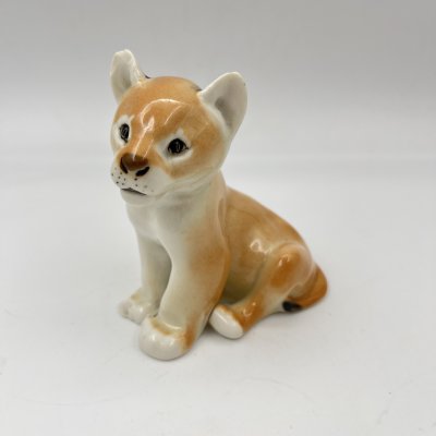 купить Статуэтка "Львенок сидящий", скульптор Воробьев Б.Я., фарфор, роспись, Ленинградский фарфоровый завод (ЛФЗ), СССР, 1970-1990 гг.