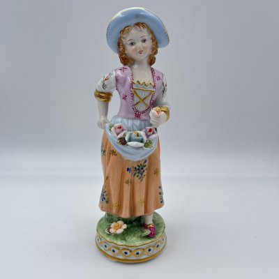 купить Статуэтка "Девушка с цветами" (стилизация под Мейсен), фарфор, роспись, золочение, Азия, 1980-2000 гг.